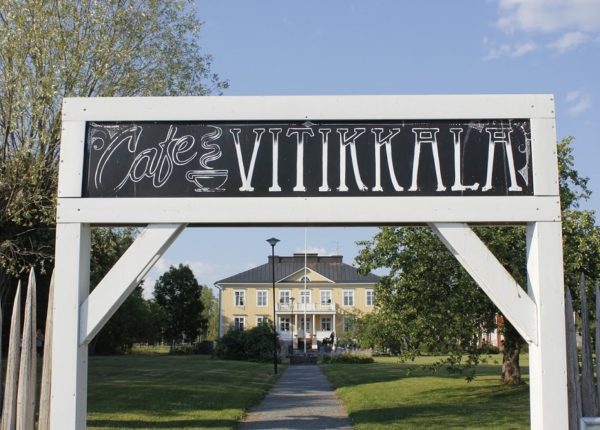 Vitikkalan Rustholli ja Cafe Vitikkala - upeat jokinäkymät kiireettömiin hetkiin